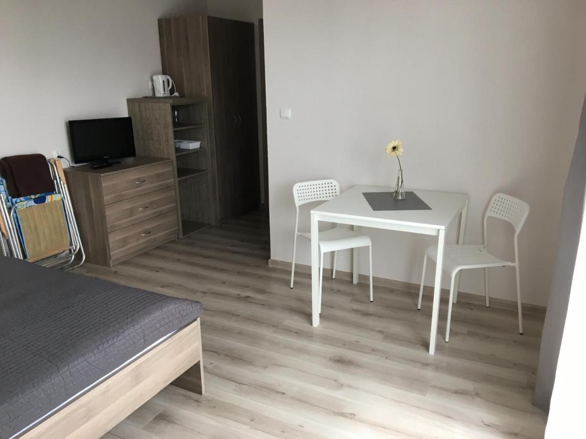 Emada- Pokoje Goscinne I Studia Ostrowo  Esterno foto